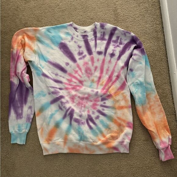 New BFFs and babes sweatshirt. Fits like small - Picture 3 of 3